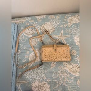 The Sak Iris Smartphone Wallet